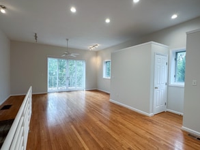 2326 Upland Pl in Cincinnati, OH - Building Photo - Building Photo