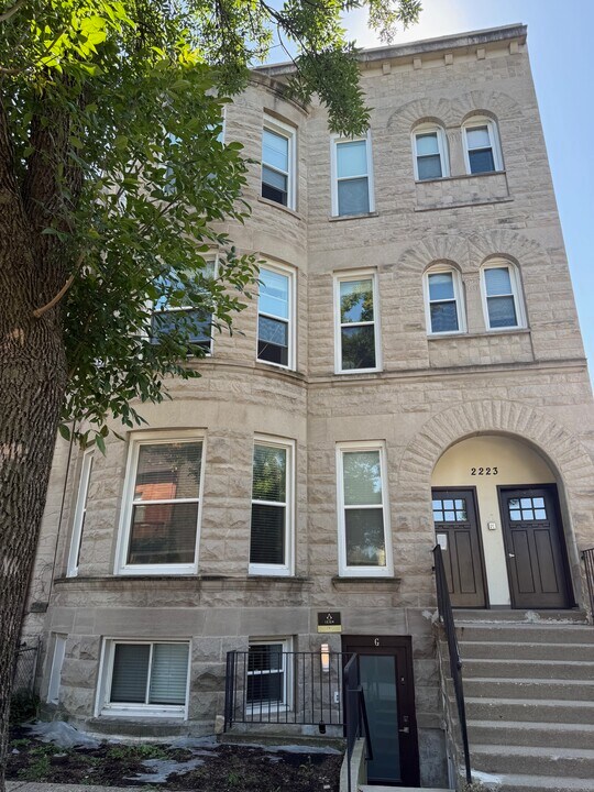 2223 W Washington Blvd, Unit G in Chicago, IL - Building Photo