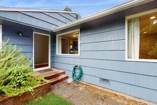 3532 NE 125th St in Seattle, WA - Building Photo