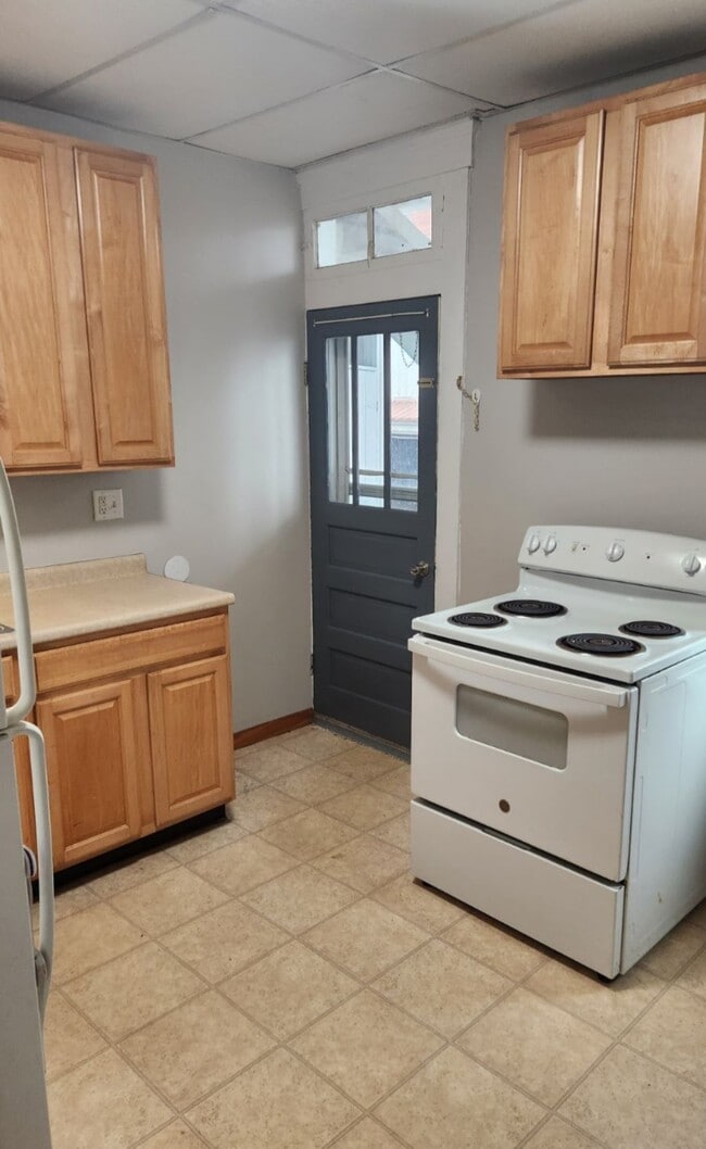 125 Meyers Ave, Unit 3 in Meyersdale, PA - Foto de edificio - Building Photo