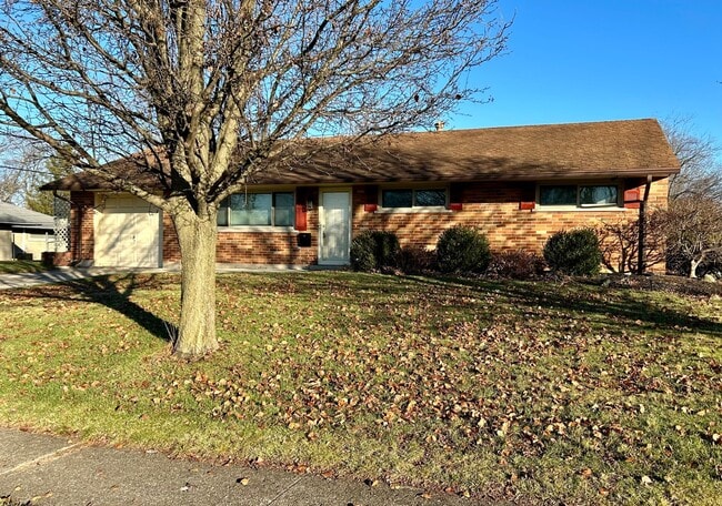 3928 Elmira Dr in Kettering, OH - Building Photo - Building Photo