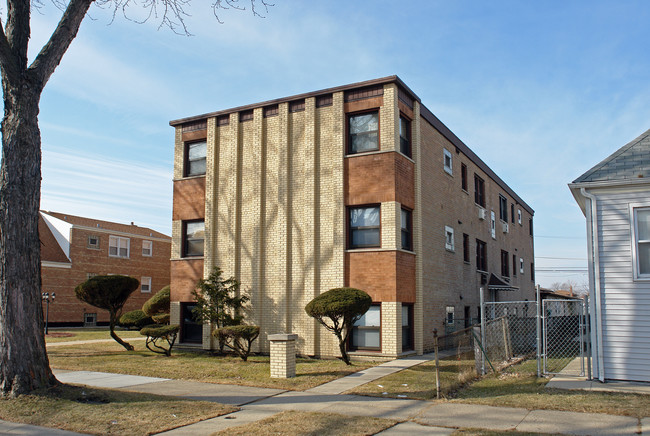 6122 S Kolmar Ave in Chicago, IL - Foto de edificio - Building Photo