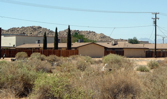 20280 Thunderbird Rd in Apple Valley, CA - Building Photo - Building Photo