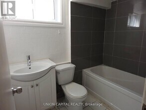 6 Galewood Dr in Toronto, ON - Building Photo - Building Photo