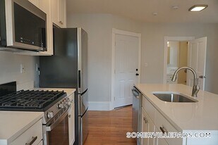 2 Ivaloo St, Unit 6-B in Somerville, MA - Building Photo