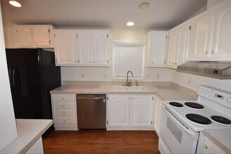 10007 Elderberry Park Ln in Tomball, TX - Building Photo - Building Photo