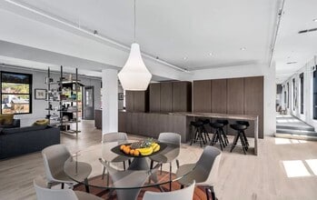 1908 Dunlap St, Unit #4 in Cincinnati, OH - Foto de edificio - Building Photo