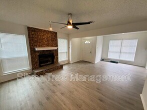 2326 Summer Pl Dr in Arlington, TX - Building Photo - Building Photo