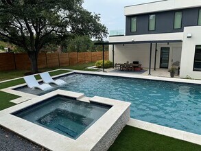 2109 Barton Hills Dr in Austin, TX - Building Photo - Building Photo