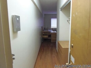 1110 Commonwealth Ave, Unit 404 in Boston, MA - Foto de edificio - Building Photo