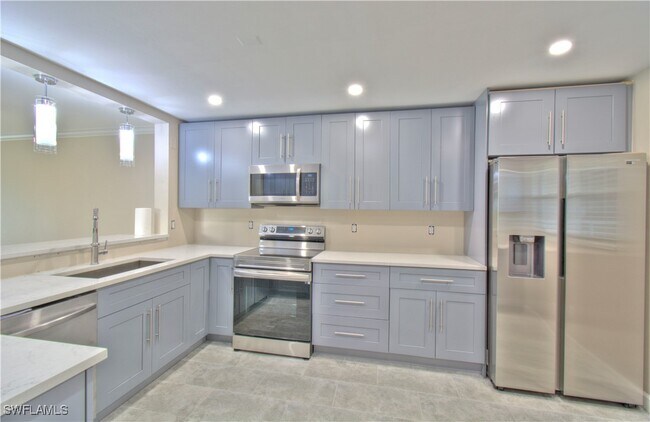 776 Landover Cir in Naples, FL - Building Photo - Building Photo