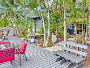 322 Hendricks Is, Unit 3 in Fort Lauderdale, FL - Foto de edificio - Building Photo