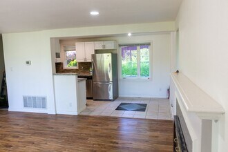 17305 Dayton Ave in Shoreline, WA - Building Photo - Building Photo