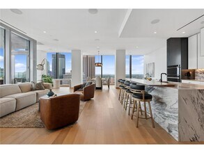 255 Hennepin Ave in Minneapolis, MN - Building Photo - Building Photo