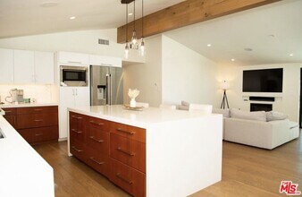 6329 Jumilla Ave in Los Angeles, CA - Building Photo - Building Photo