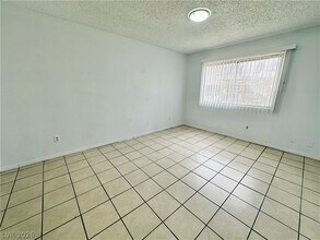 3620 Ala Dr in Las Vegas, NV - Foto de edificio - Building Photo