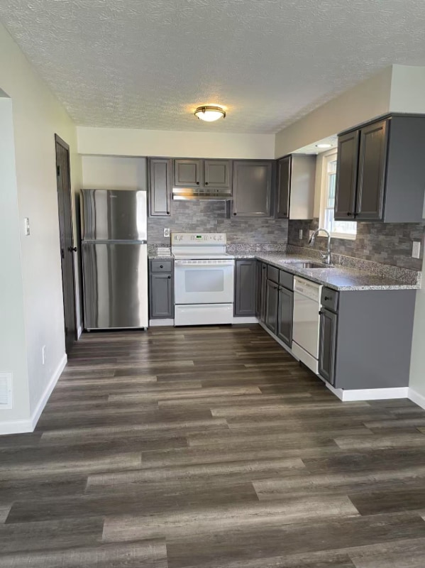 property at 3824 Longton Dr