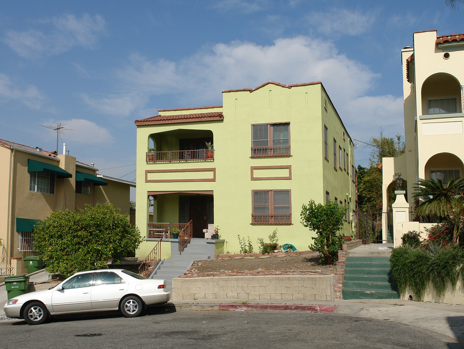 854 Serrano Pl in Los Angeles, CA - Building Photo