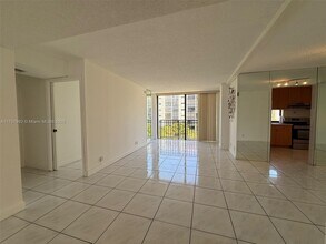 17011 N Bay Rd, Unit # 607 in Sunny Isles Beach, FL - Building Photo - Building Photo