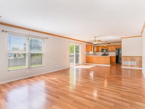 2433 Caton Crest Ct in Crest Hill, IL - Building Photo - Building Photo