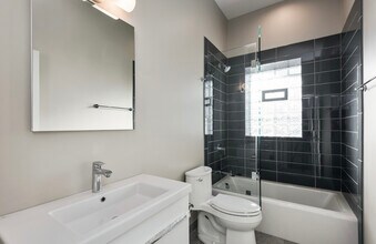 534 Sheridan Square in Evanston, IL - Building Photo - Building Photo