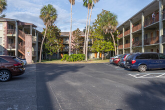 Cortez Plaza Apartments in Bradenton, FL - Foto de edificio - Building Photo