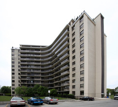 Royal Gate Apartments in Toronto, ON - Building Photo - Building Photo