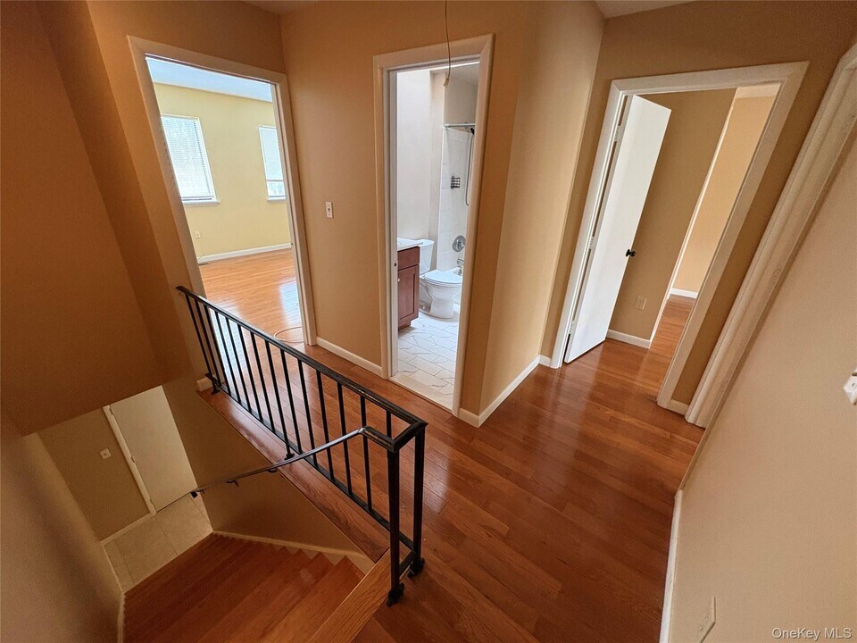 5 N Aspen Rd in Middletown, NY - Building Photo