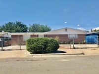 5909 Macaw Ave in El Paso, TX - Foto de edificio - Building Photo