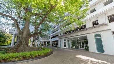 1861 NW South River Dr, Unit 1223 in Miami, FL - Foto de edificio - Building Photo