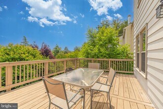 5547 Cabat Lake Ct in Fairfax, VA - Building Photo - Building Photo