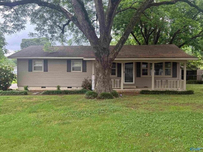 property at 500 Crestline Dr SW