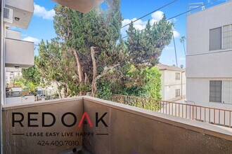 2065 Rodney Dr in Los Angeles, CA - Building Photo - Building Photo