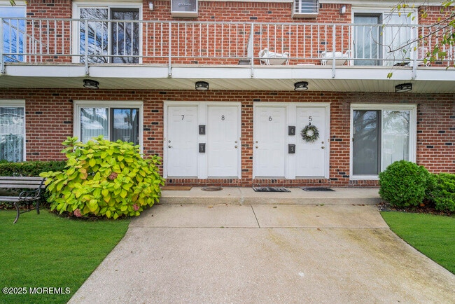 114 3rd Ave