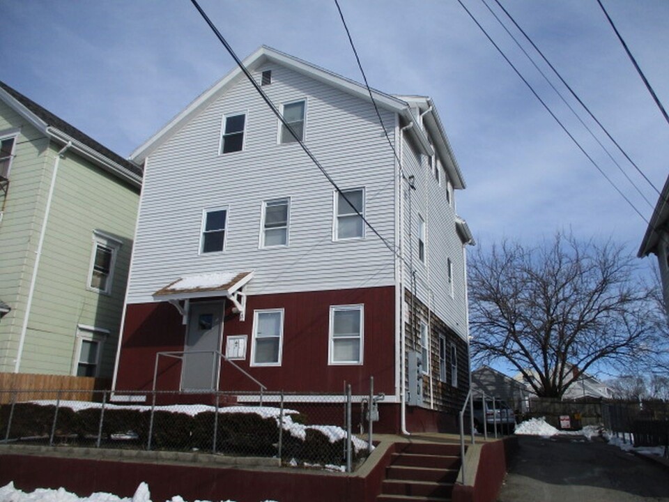 21 Watson St in Central Falls, RI - Building Photo