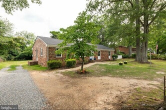 10401 W Huguenot Rd in Richmond, VA - Building Photo - Building Photo
