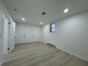 222 Christopher Columbus Dr in Jersey City, NJ - Building Photo - Building Photo