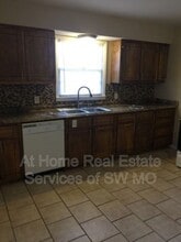 2810 W College St in Springfield, MO - Building Photo - Building Photo