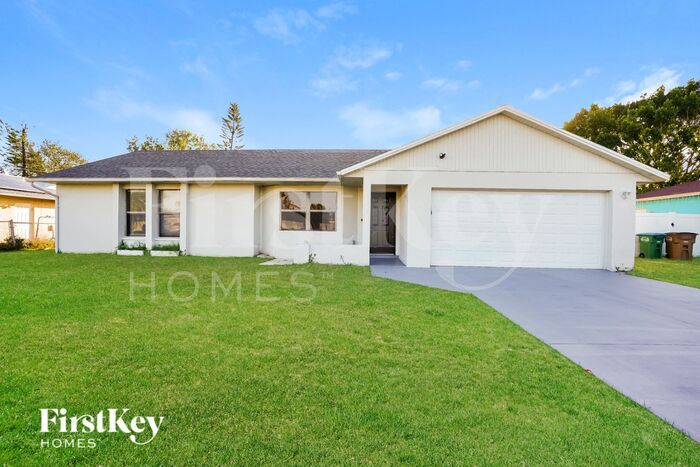 139 SE Santa Barbara Pl in Cape Coral, FL - Building Photo