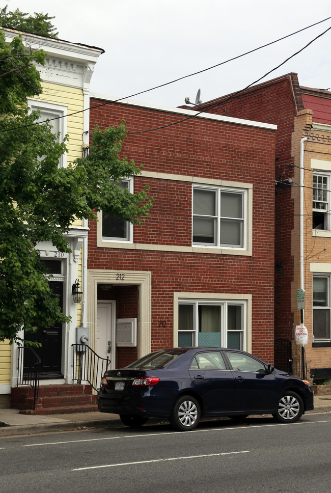 212 N Patrick St in Alexandria, VA - Foto de edificio - Building Photo