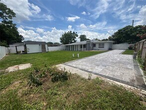 6035 Sage Dr in Orlando, FL - Building Photo - Building Photo