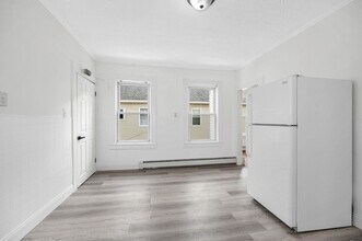 220 Concord St, Unit 2 in Lowell, MA - Building Photo - Building Photo