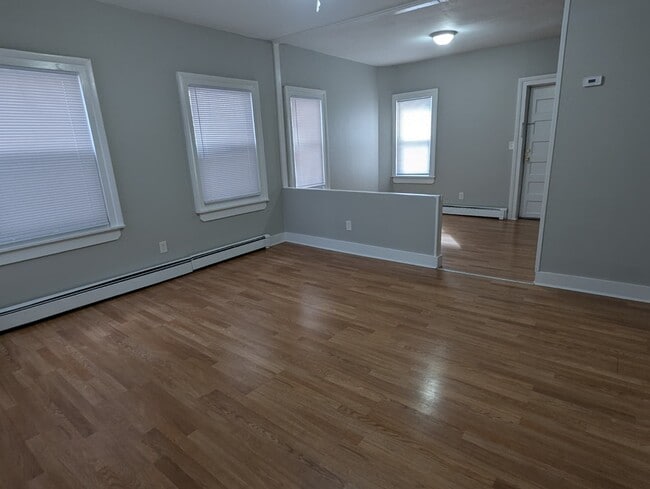 22 Daggett St, Unit 1 in New Haven, CT - Building Photo - Building Photo