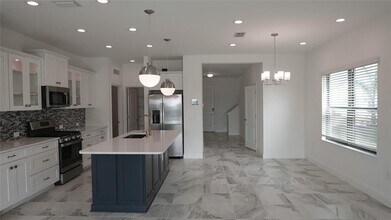 6629 Fort Pierce Ave in Sarasota, FL - Foto de edificio - Building Photo