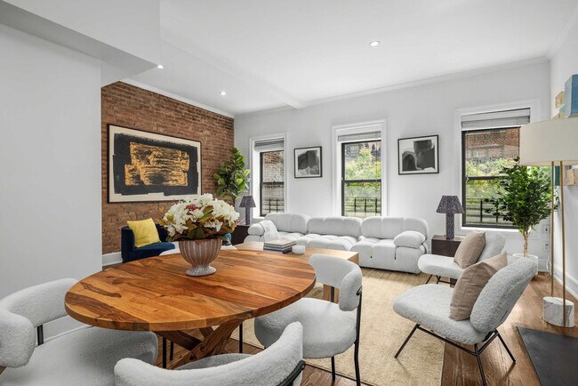 49 W 16th St in New York, NY - Building Photo - Building Photo