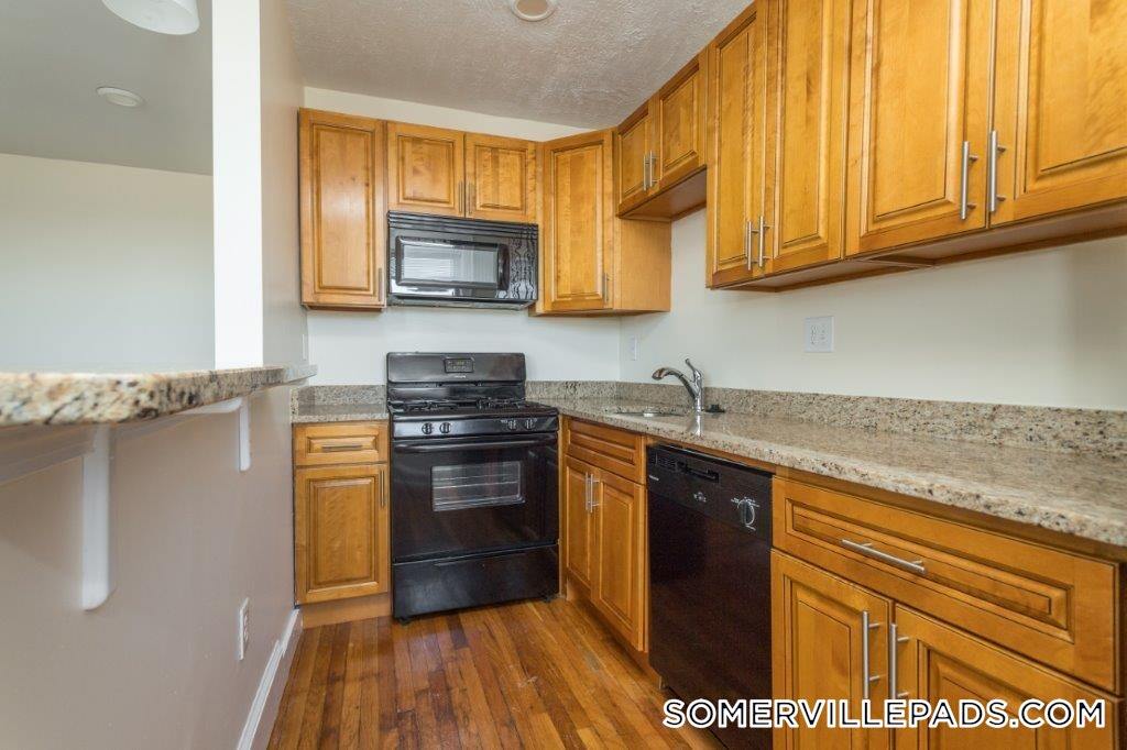 138 Highland Ave in Somerville, MA - Building Photo
