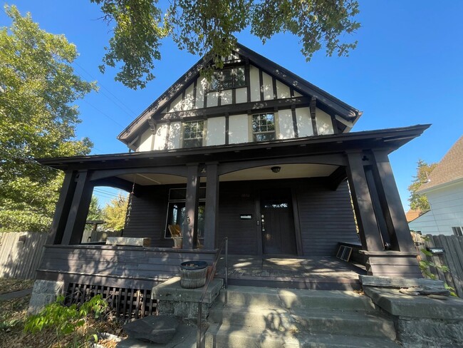 property at 1030 W Spofford Ave