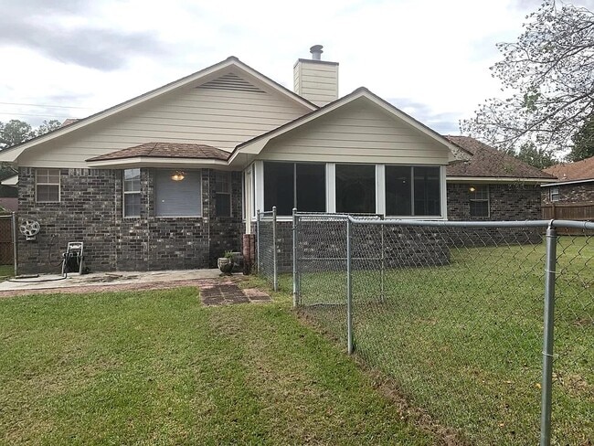 386 Meloney Dr in Hinesville, GA - Building Photo - Building Photo