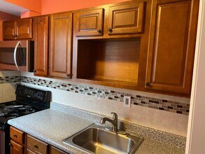 1221 S 52nd St in Philadelphia, PA - Building Photo - Building Photo