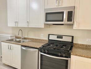 1727 W Bryn Mawr Ave in Chicago, IL - Building Photo - Building Photo